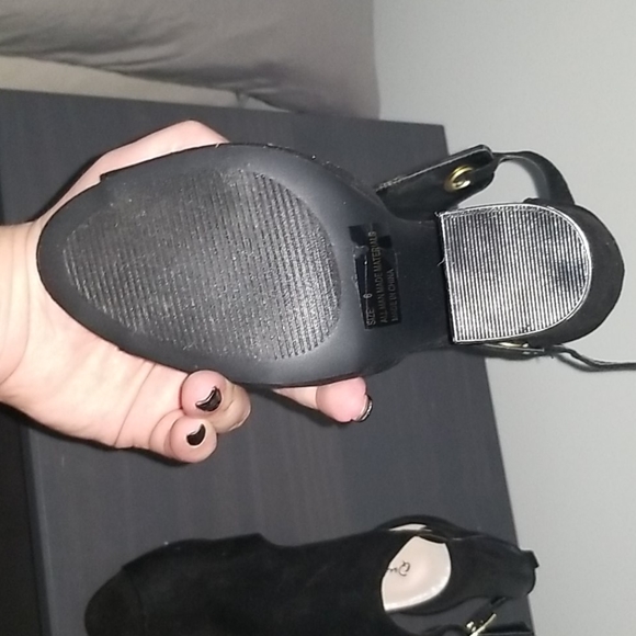 Heels - Picture 2 of 2